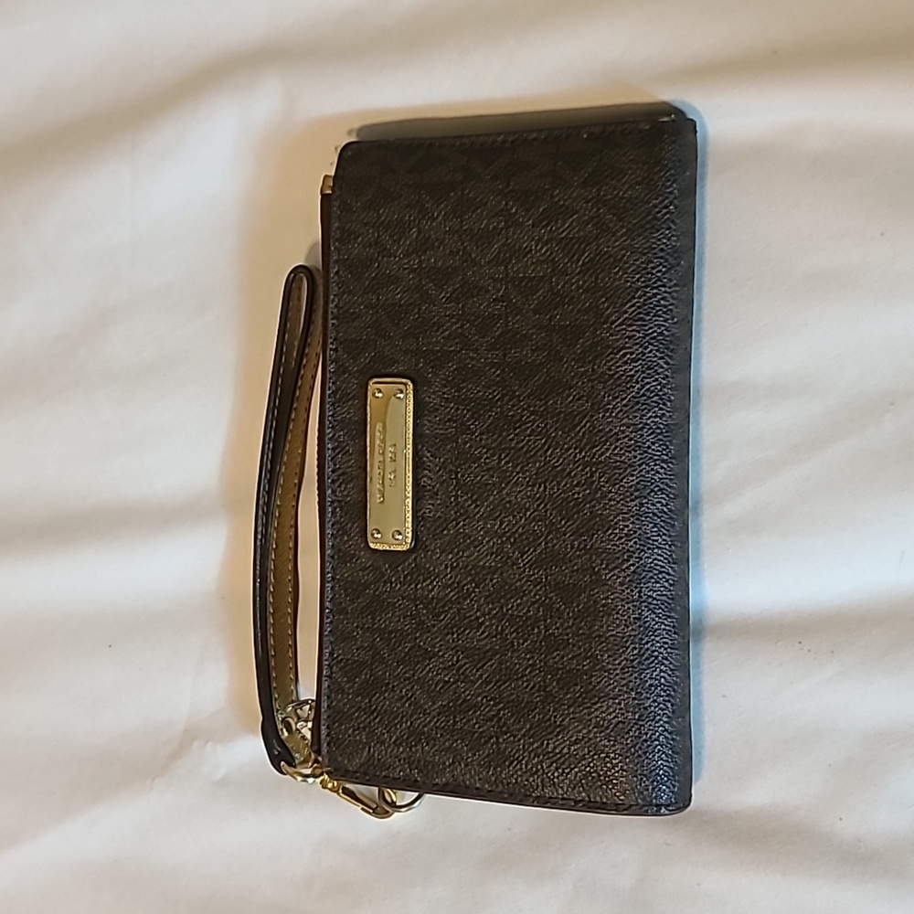 Michael Kors Signature Wristlet